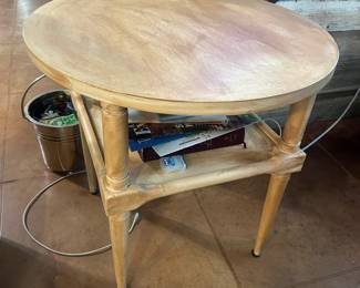 Side Table Great condition!  2’ tall x 25” across 
