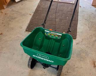 Scott’s Standard Spreader 