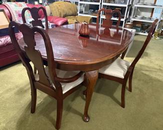 Table with 6 chairs