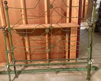 Beautiful heavy metal full bed - green - with sideboards