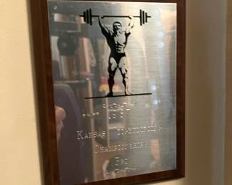 Weightlifting plaque