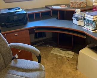 Corner desk w/ keyboard drawer