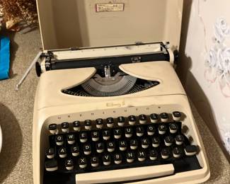 Portable typewriter