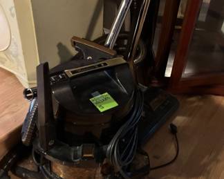Rainbow Vacuum w/attachments