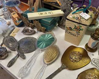  Vanity mirrors, brushes and trinkets 