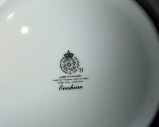 Evesham pattern china will be sold in lots 
