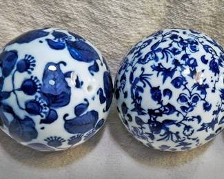 Decorative ceramic porcelain orbs