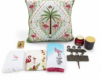 91 FlamingoDecorCollectionwithPillowAccessories