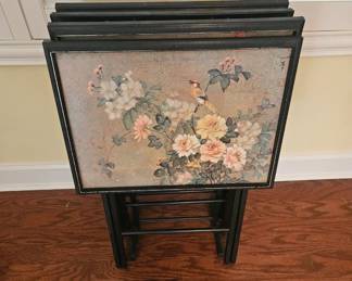 Set of 4 trays with stand