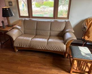 Ekornes 'Manhattan' leather sofa, 64", a Noble Richardson cholla table lamp
