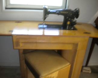 Singer in cabinet with bench   works