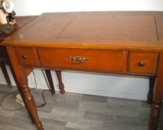 Sewing machine cabinet