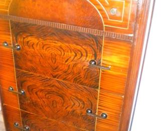 Antique chest of drawers