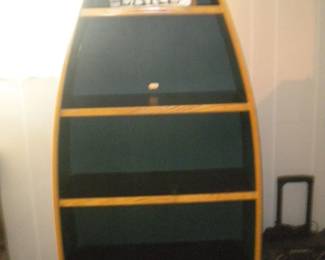 Boat like shelf unit