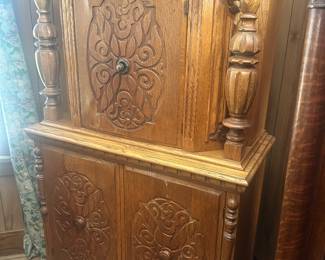 Gorgeous hutch $400