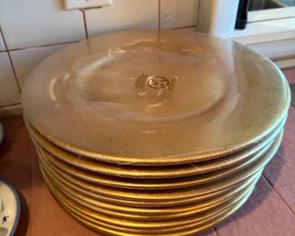 Kitchen-Pier 1 charger plates(new)