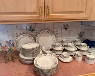 Kitchen-Farberware Wellesley dinnerware set