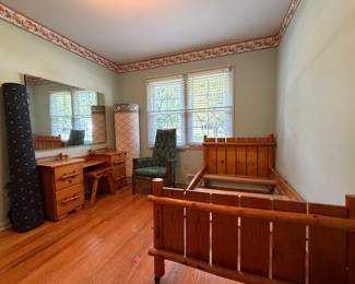 Great bedroom set! Cabinesque!