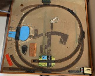 4' x 4' vintage Tyco HO scale train layout table