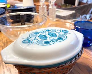 Pyrex Horizon Blue oval casserole dish with lid