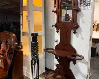 VICTORIAN WALNUT HALL TREE