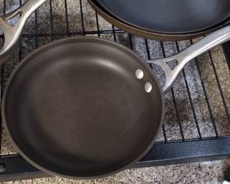 Calphalon 1390 Hard-Anodized Nonstick 10-Inch Fry Pan