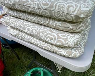 Set of 4 Outdoor Seat Cushions with Damask Pattern