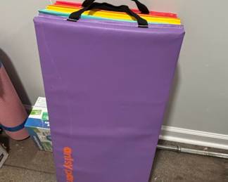 AnisyPants Rainbow Folding Mat