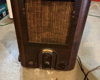 Vintage Radio — Doesn’t Turn On