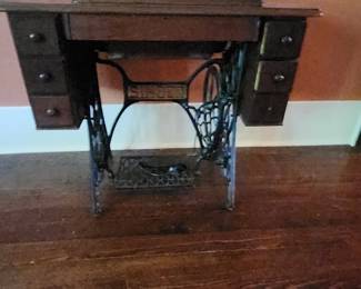 singer sewing with oak case