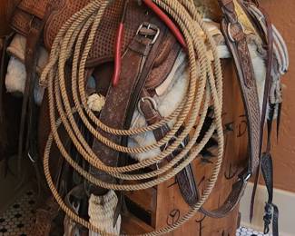 leather hereford/Yoakum horse saddle & items