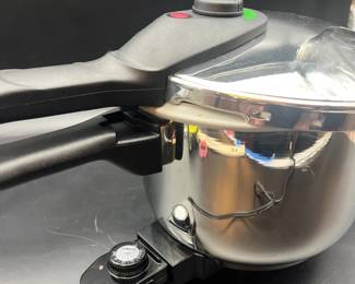 Pressure Cooker In Nova