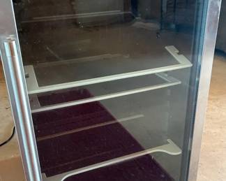Black Wine And Beverage Refridgerator