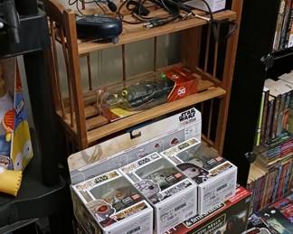 Wooden Shelf/Collectibles/Gaming