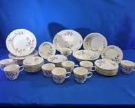 (43) Pieces of Homer Laughlin Floral Dinnerware Set (LPO)
