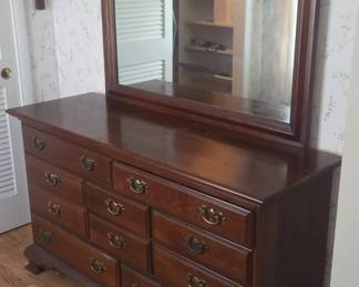 Taylor Jamestown Dresser With Mirror
