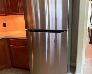 LG Stainless Steel TopFreezer Refrigerator