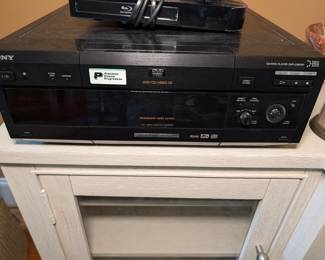 Sony DVP-CX860 "MegaStorage" 300+1 Disc DVD and CD Changer