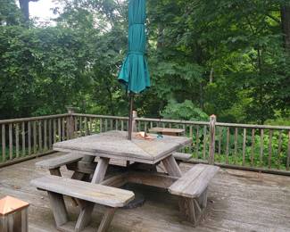 Picnic Table w/Umbrella