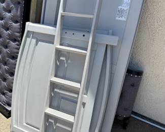 Youth bunkbeds with mattresses like new