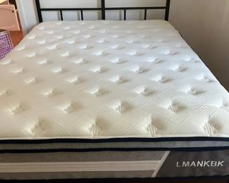Modest And Practical Queen Bed Set