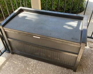 Suncast Outdoor Storage Chest With Pool Floats