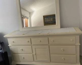  05 Dresser And Mirror