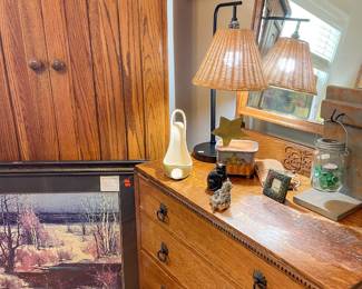 Furniture/collectibles