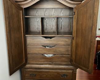 Ethan Allen Armoir