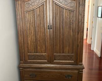 Ethan Allen Armoir