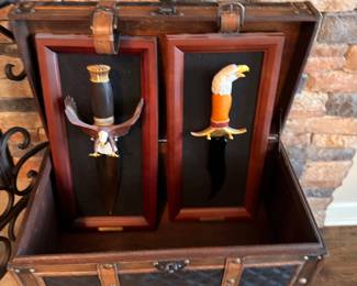 Collector knife display set with eagle handles