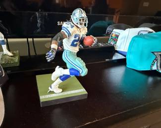 Emmitt Smith Cowboys action figure statue