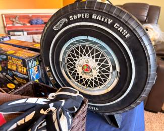 Vintage Hot Wheels Super Rally Case, tire-shaped