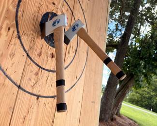 Throwing axes and hatchets set